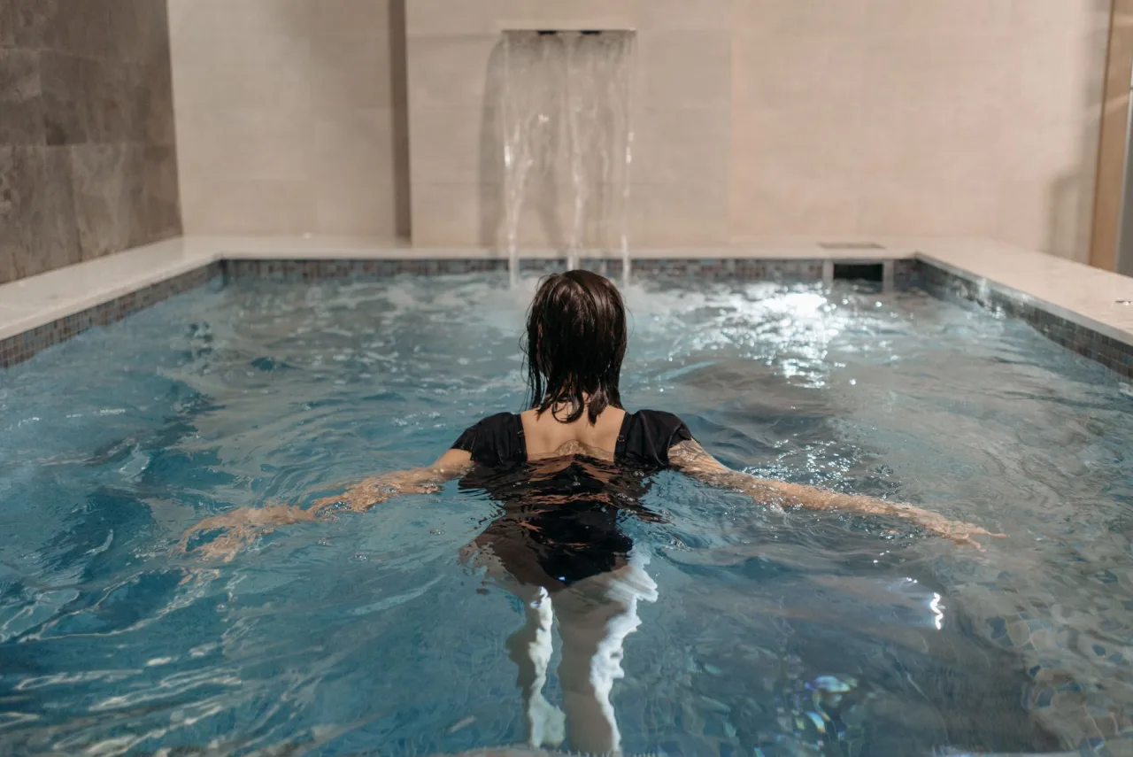 Swimming Pool Care in Dubai: Repair or Replace?